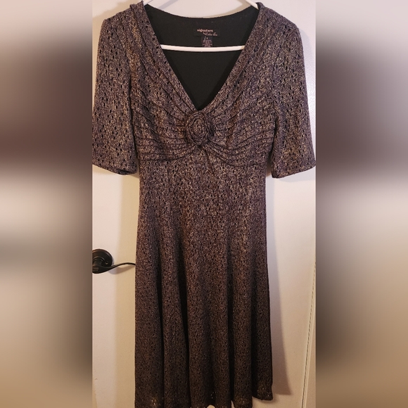 Signature by Robbie Bee Dresses & Skirts - Metallic Blue/ Black and Gold Midi Dress By Robbie Bee Size 6